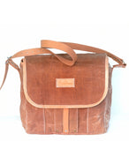 Storväskan, lock, färgad med avokadoskal